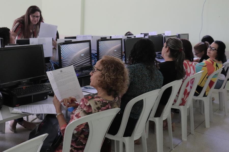 Técnicos de enfermagem participam de treinamento sobre vacinação