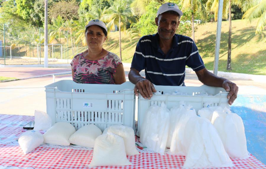 Tapioca produzida na área rural de Viana é vendida na Feira do Produtor