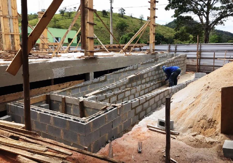 Construção do CMEI Bom Pastor ganha rampa de acessibilidade