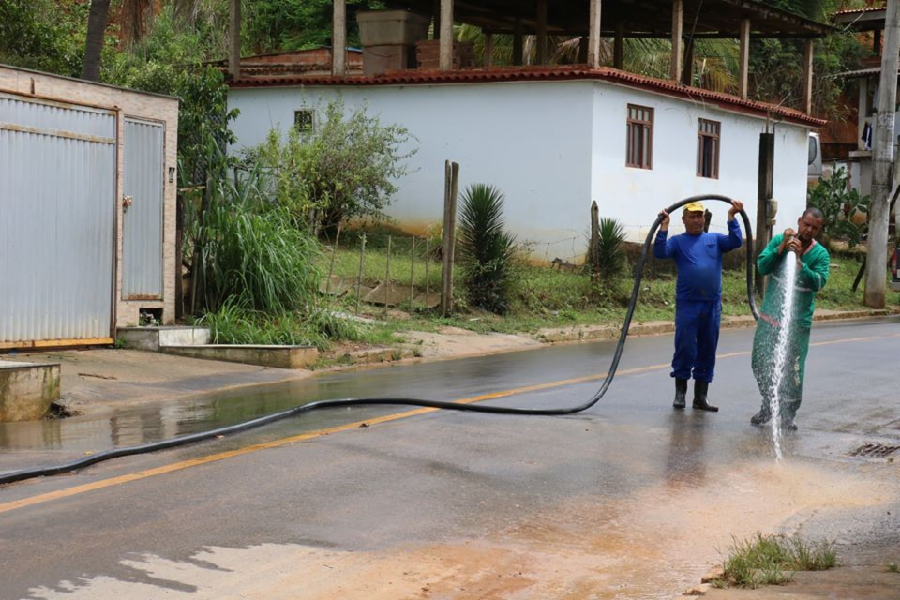 Serviços Urbanos realiza mutirão de limpeza em bairros de Viana