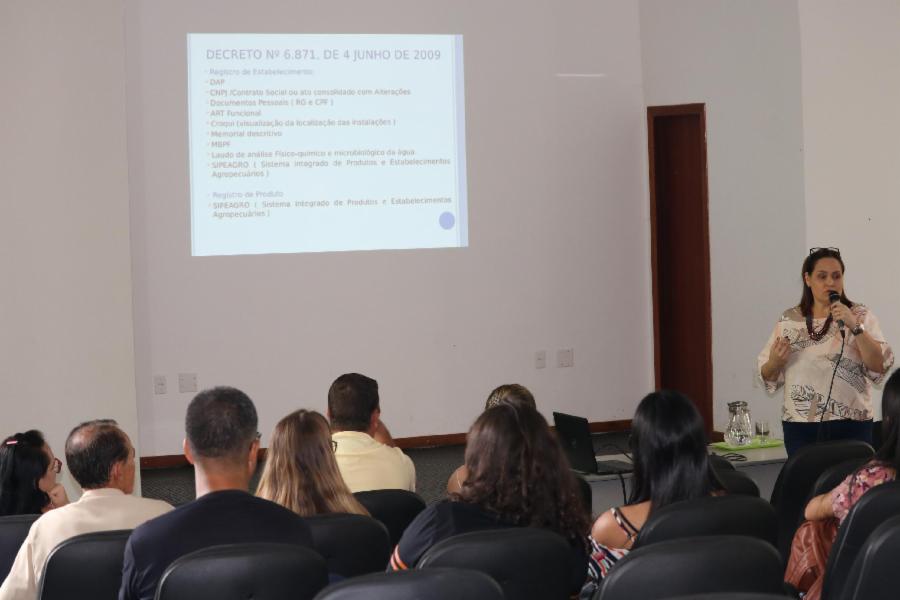 Produtores participam de reunião sobre registro de bebidas