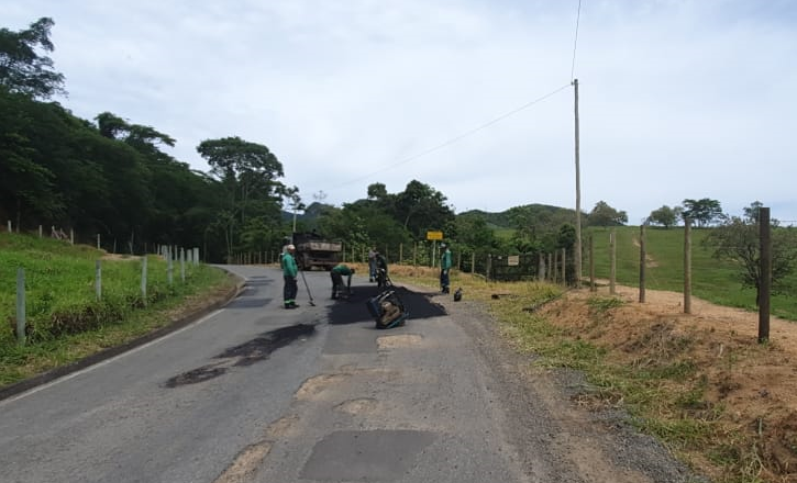 Estradas rurais de Viana recebem melhorias