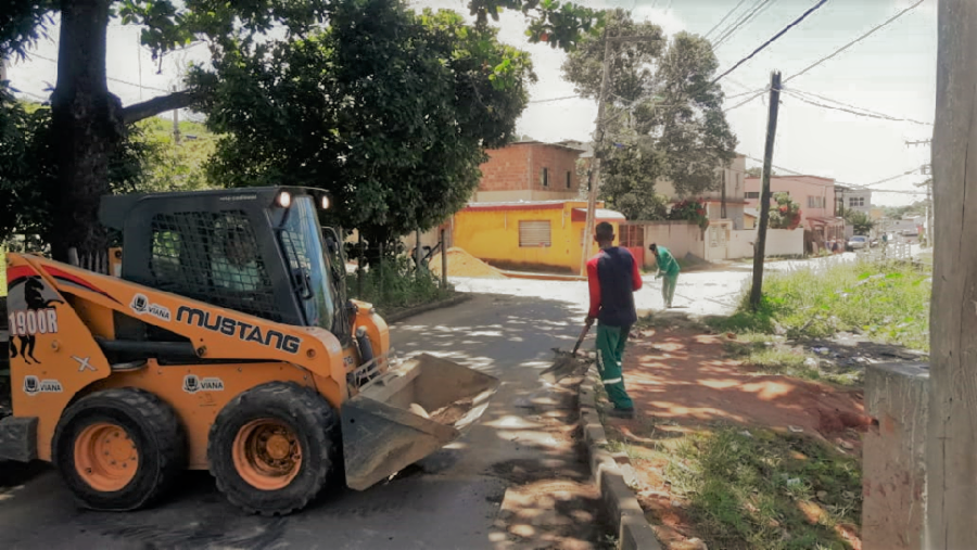 Ruas de Soteco e Universal recebem equipe de limpeza