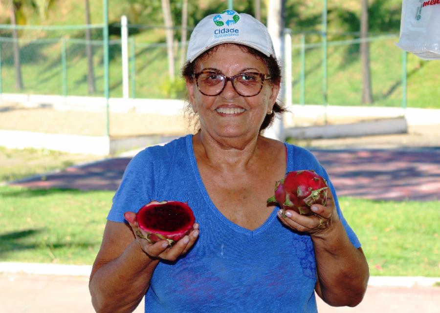 Fruta exótica de origem mexicana na Feira do Produtor de Viana