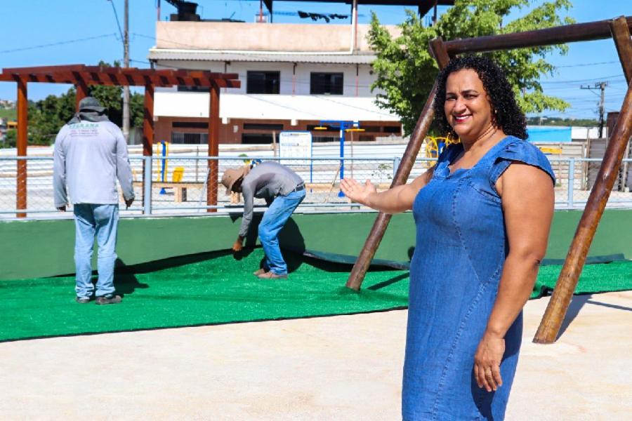 Moradores de Arlindo Villaschi acompanham construção da praça no bairro