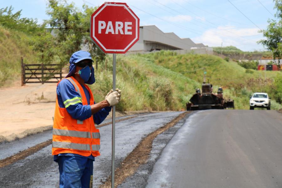 Rua Ametista recebe pavimentação asfáltica