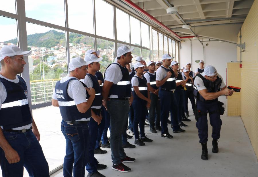 Alunos da Guarda de Viana participam de treinamento para abordagem e patrulhamento preventivo