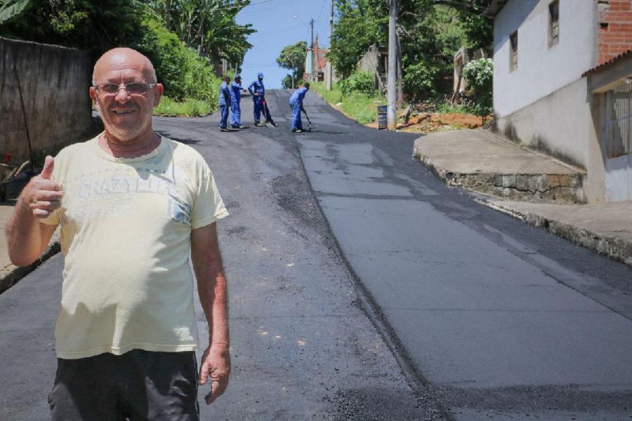 Rua Senhor do Bonfim, em Nova Bethânia, recebe segunda camada de asfalto