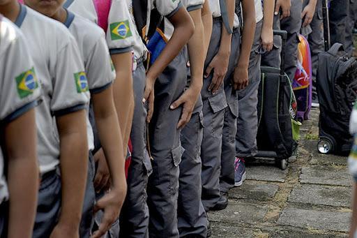 Escola cívico-militar: uniformes serão entregues no retorno das aulas presenciais