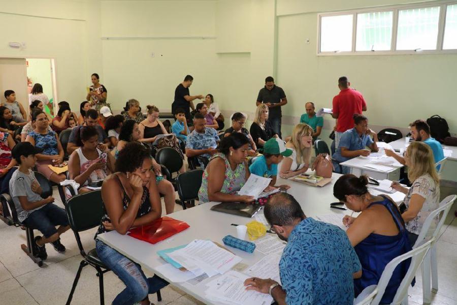 Pais garantem vaga na escola Cívico-Militar de Viana