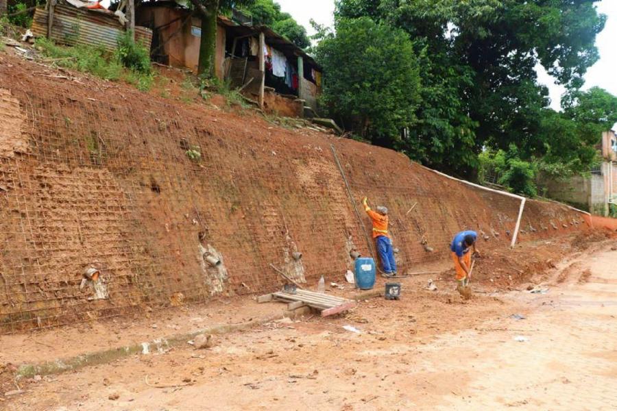 Prefeitura dá sequência às obras de prevenção de deslizamentos e alagamentos em áreas de risco