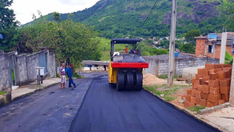 Ruas em Universal recebem pavimentação asfáltica