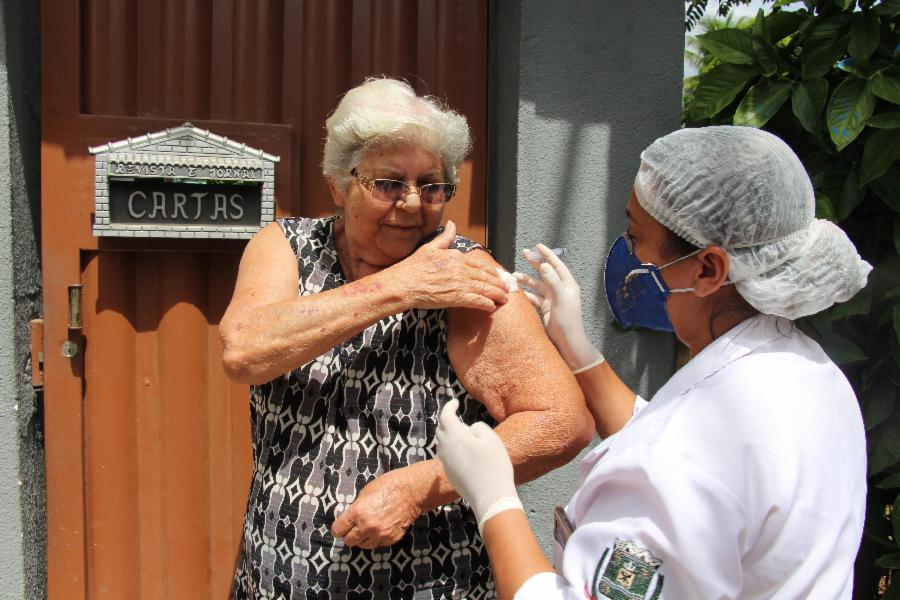 1ª etapa da vacinação contra influenza é concluída para idosos