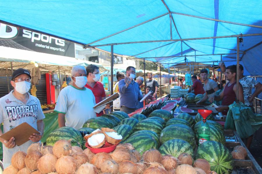 Prefeitura de Viana realiza adequação da feira livre de Marcílio de Noronha