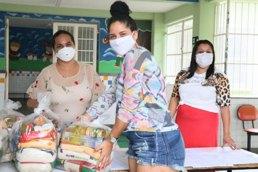 Viana inicia distribuição de kits de alimentação nas escolas