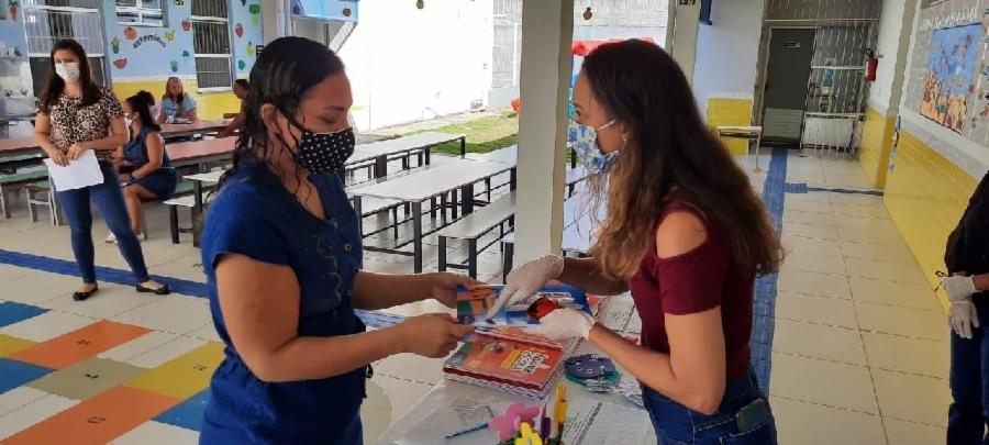 Educação inicia entrega da coletânea de atividades para alunos da rede