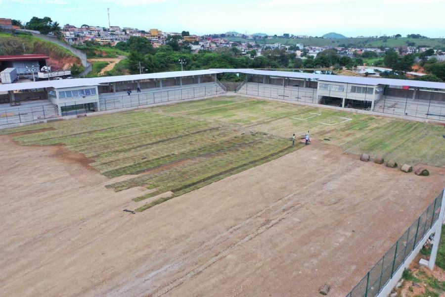 Com 90% de obra concluída, Estádio Municipal começa a receber gramado