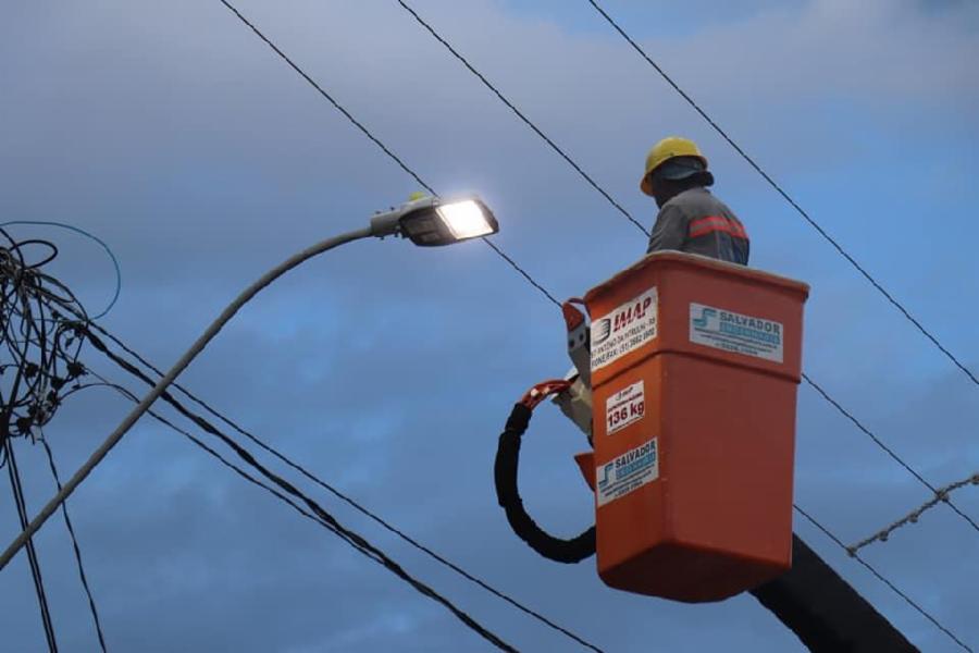 Ruas de Soteco recebem nova iluminação com lâmpadas de led