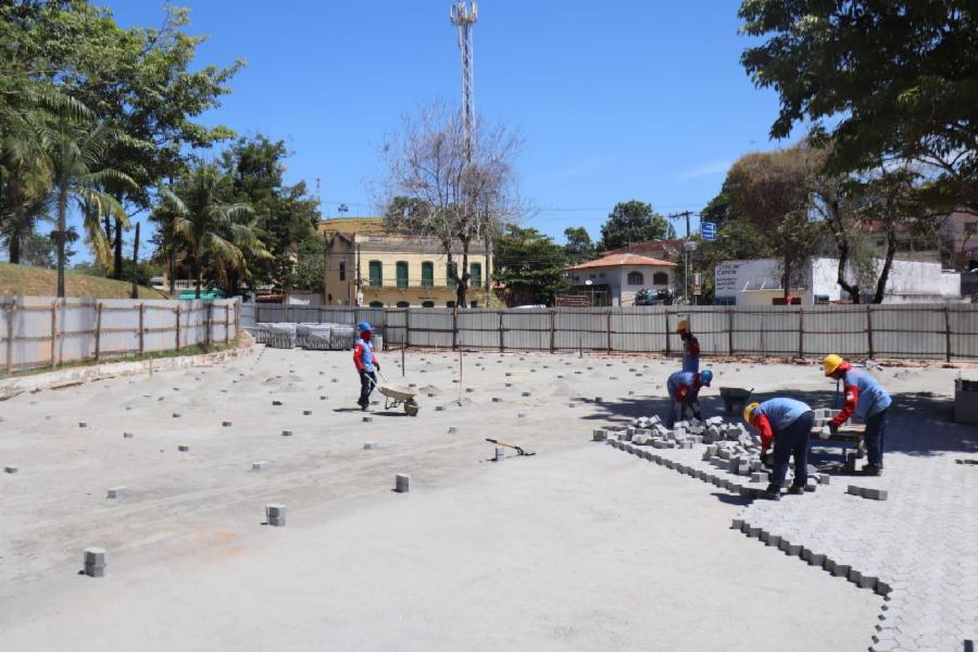 Avançam as obras de reforma da Praça de Viana Sede