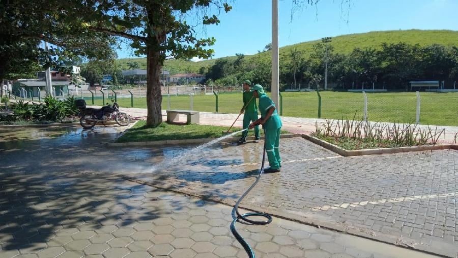 Equipes da Prefeitura de Viana atuam em diversos bairros para cuidar da cidade