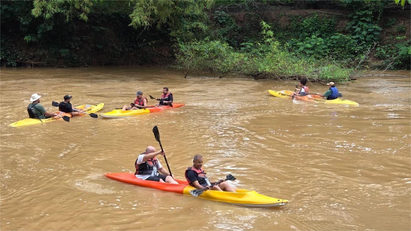 Remadas, natureza e adrenalina: descida de caiaque no Rio Jucu inaugura nova rota do turismo de aventura em Viana