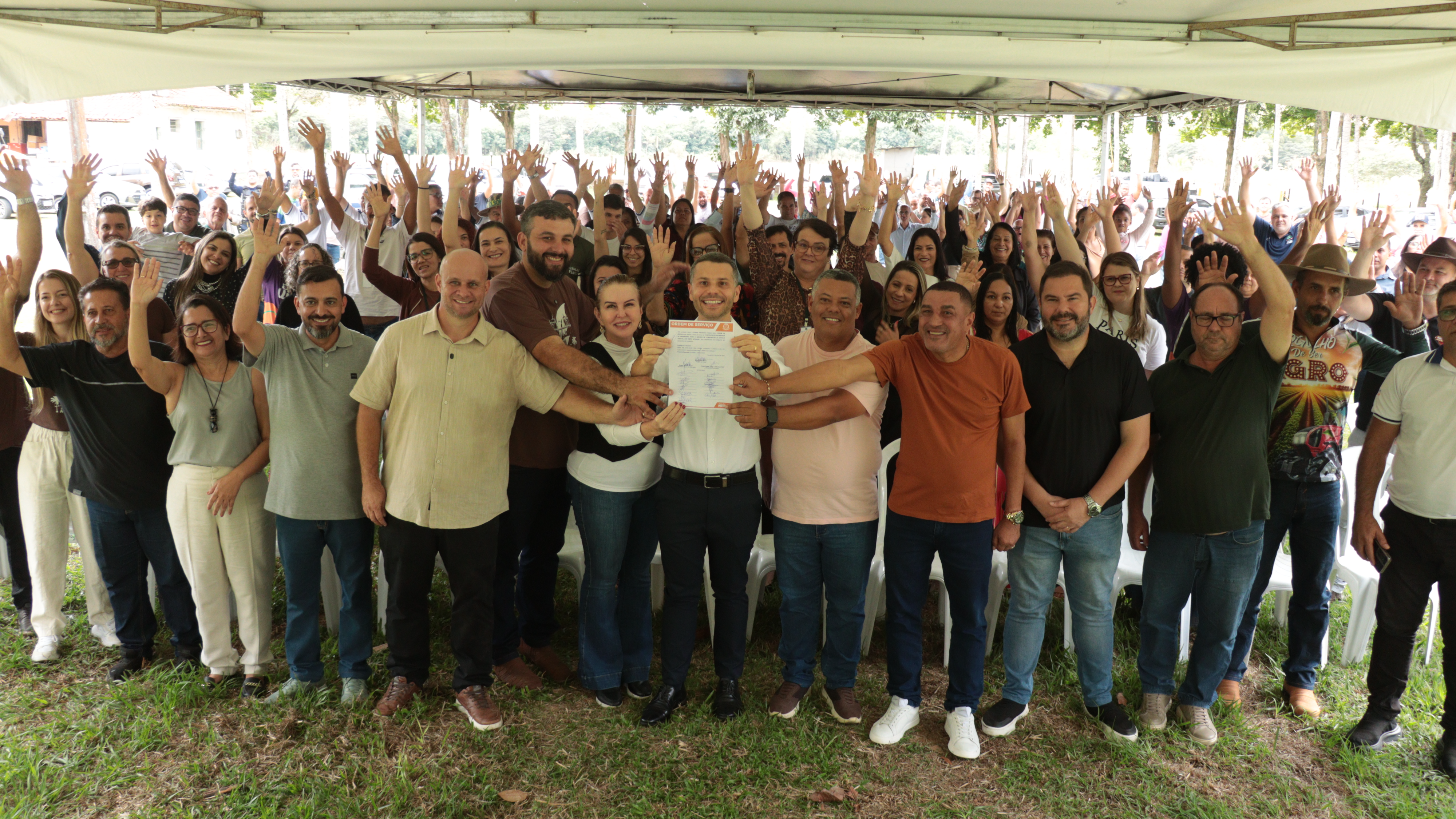 Viana assina ordem de serviço para construção da primeira Escola Agrícola do município