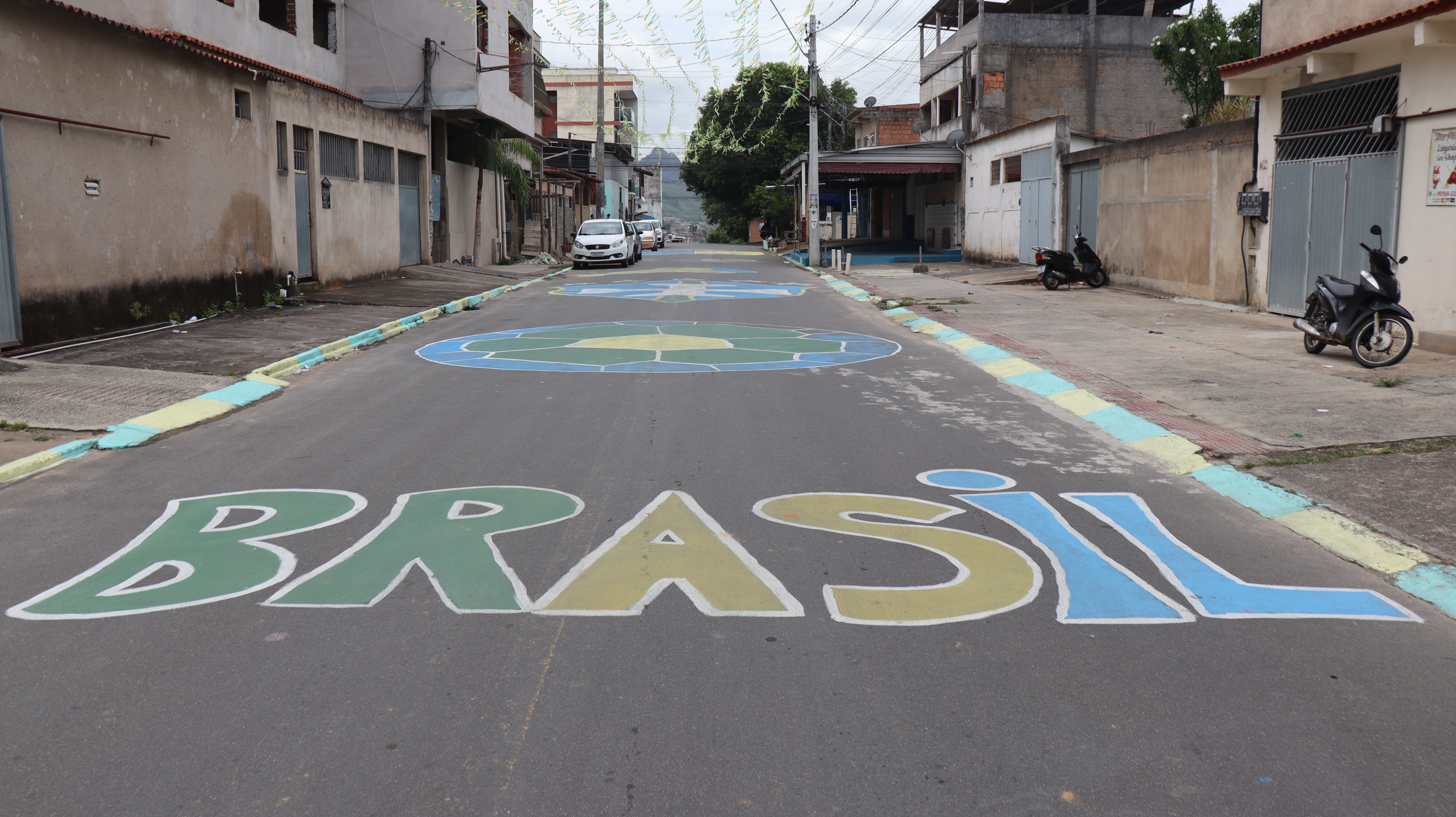 Rumo ao hexa! Vianenses entram no clima da Copa do Mundo e decoram ruas