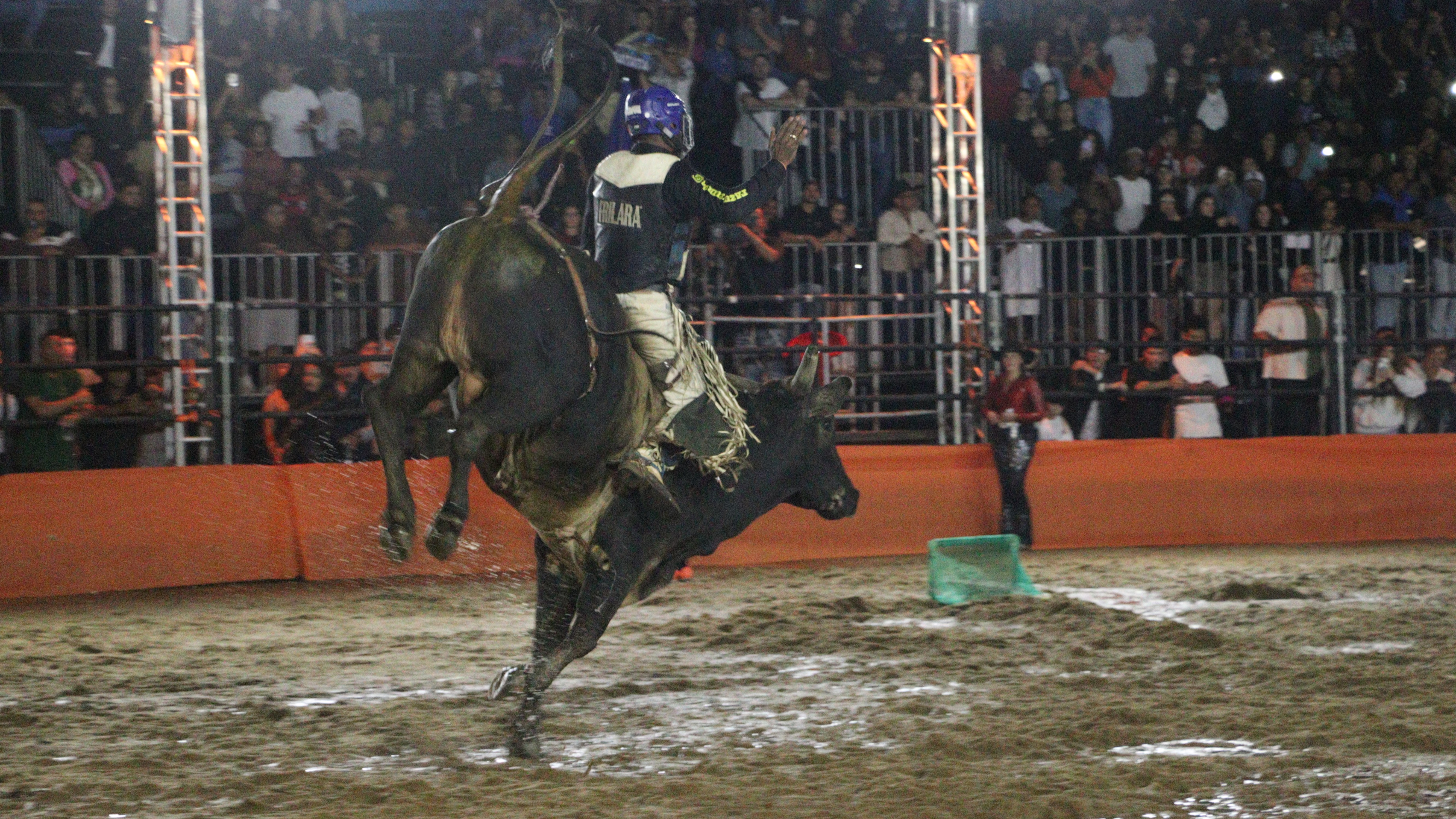 Rodeio, hipismo e MotoCross agitam a 209ª Festa do Divino Espírito Santo em Viana