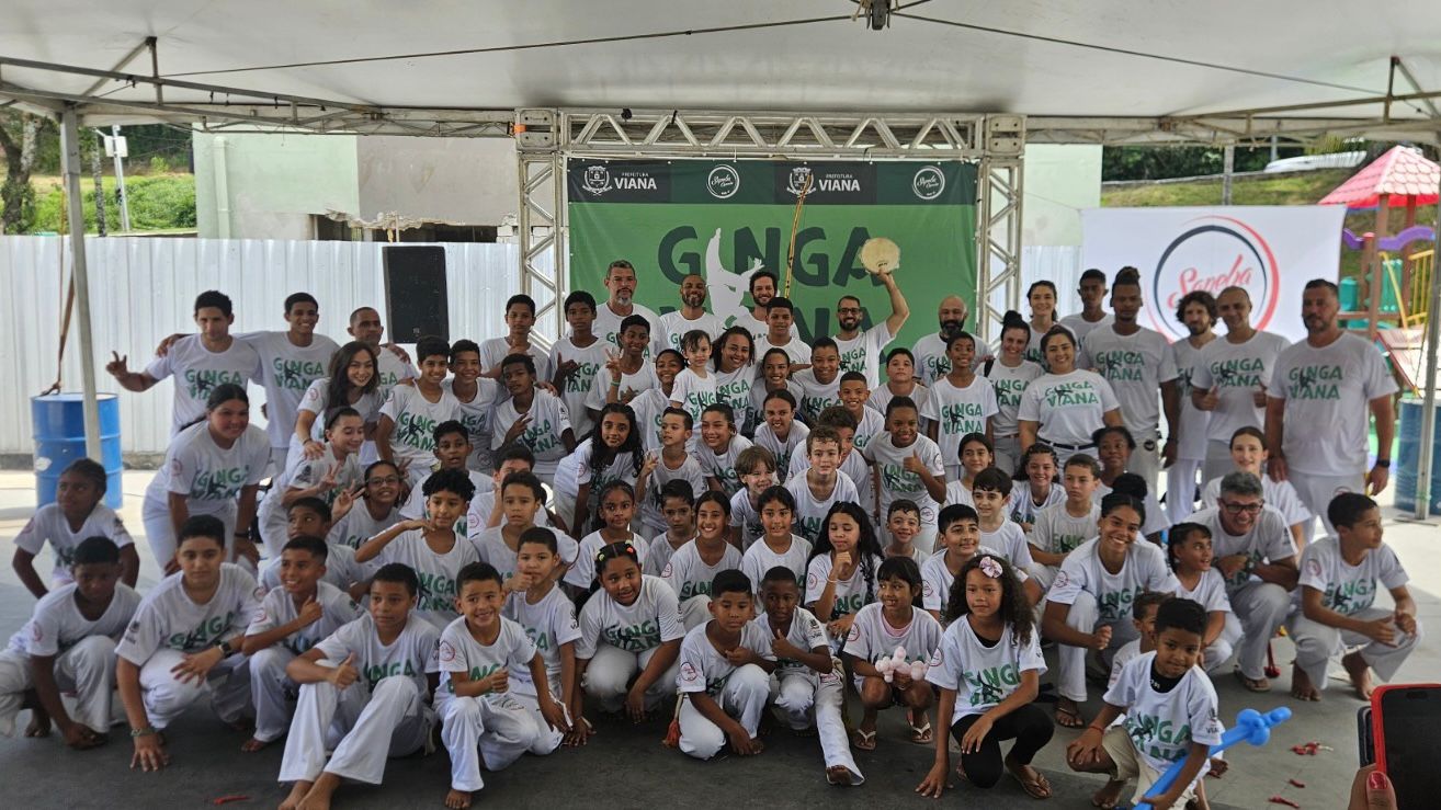 Apresentação de dança e capoeira celebra a diversidade cultural em Viana