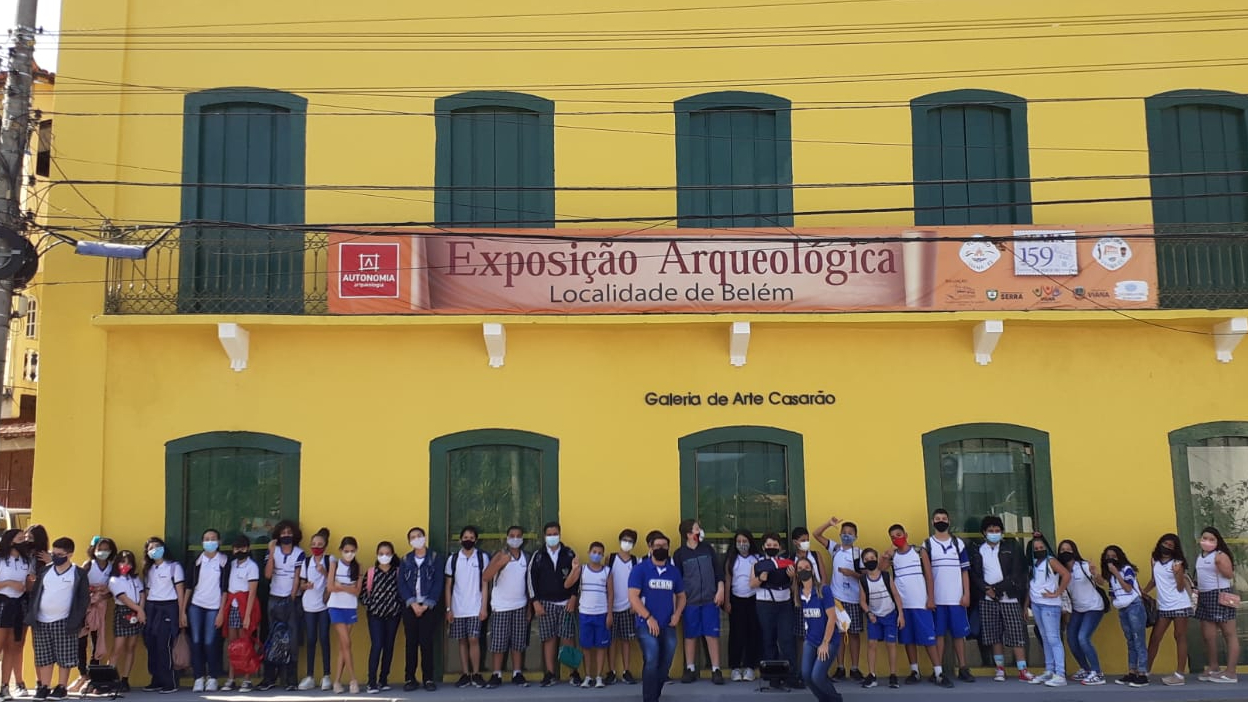 Alunos de Cariacica visitam exposição arqueológica no Casarão