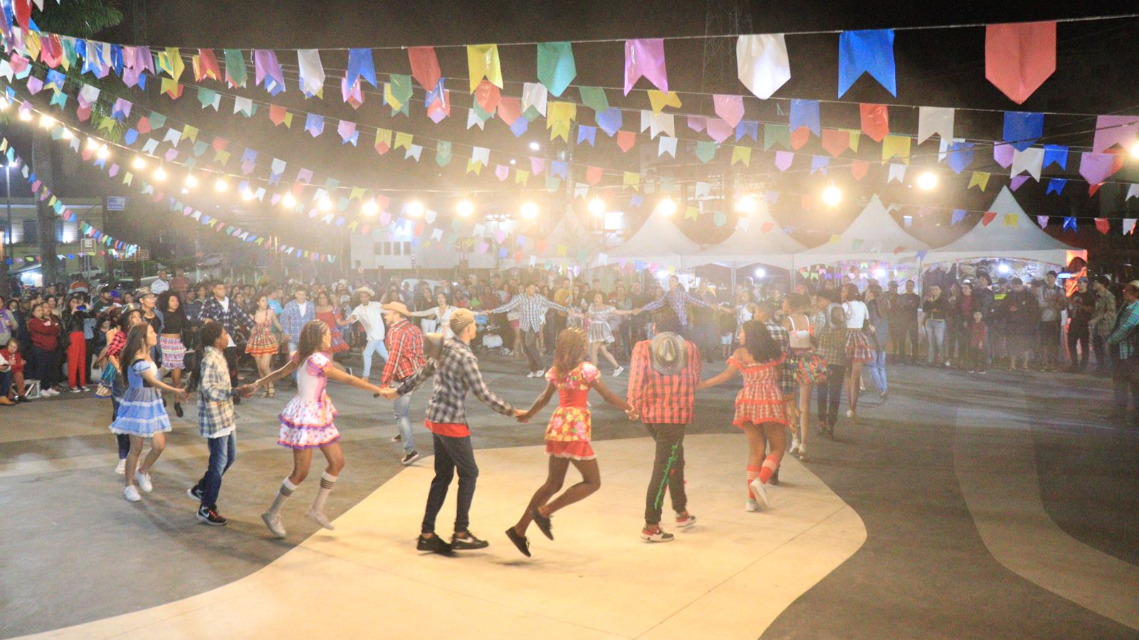 3ª edição do Festival Vianense de Arraiás agita a cidade com shows e apresentações de grupos de dança