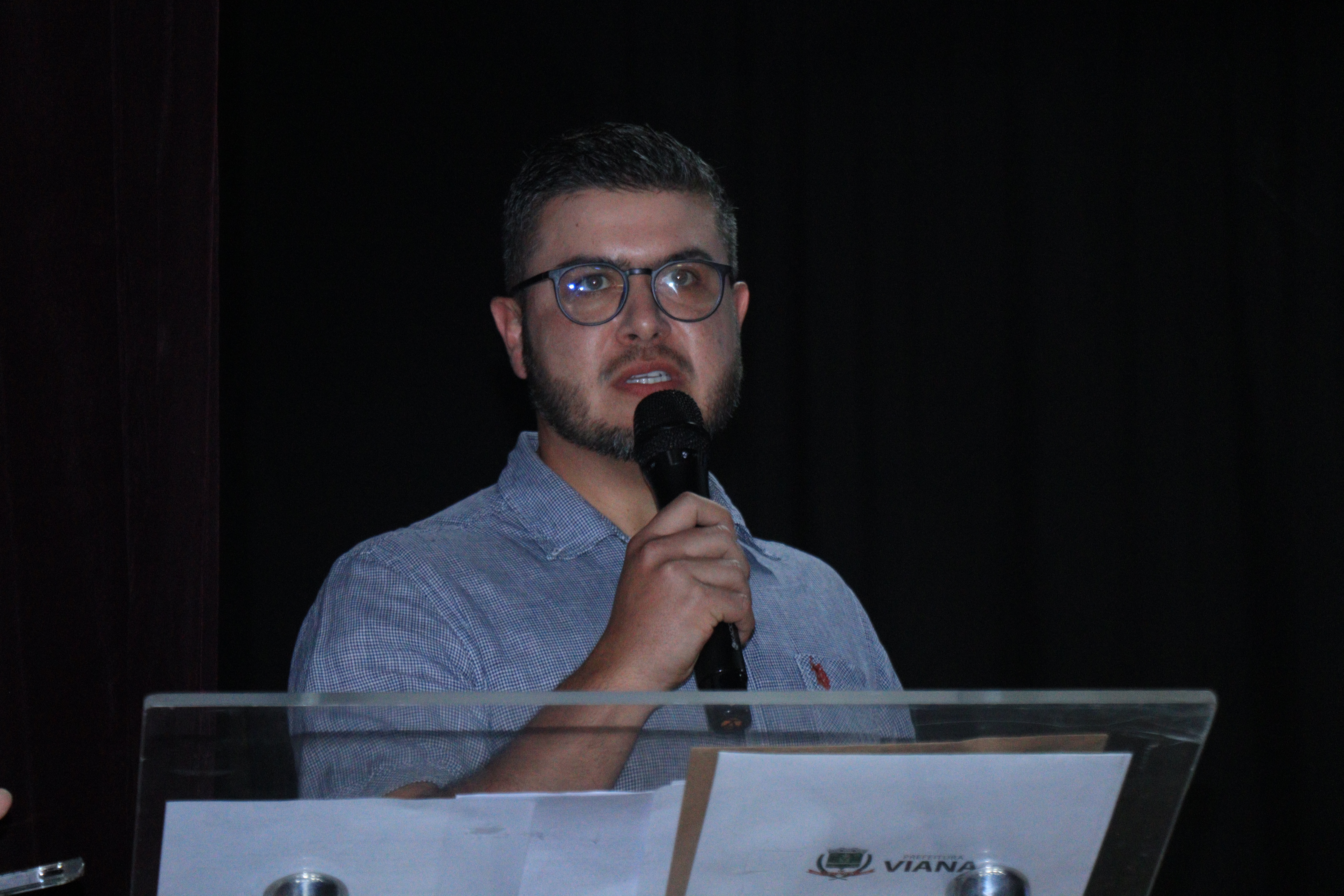 Diretor Municipal de Trânsito e Mobilidade, Tiago Altoé, apresentando os projetos de engenharia realizados na cidade l Foto: Victor Andrade
