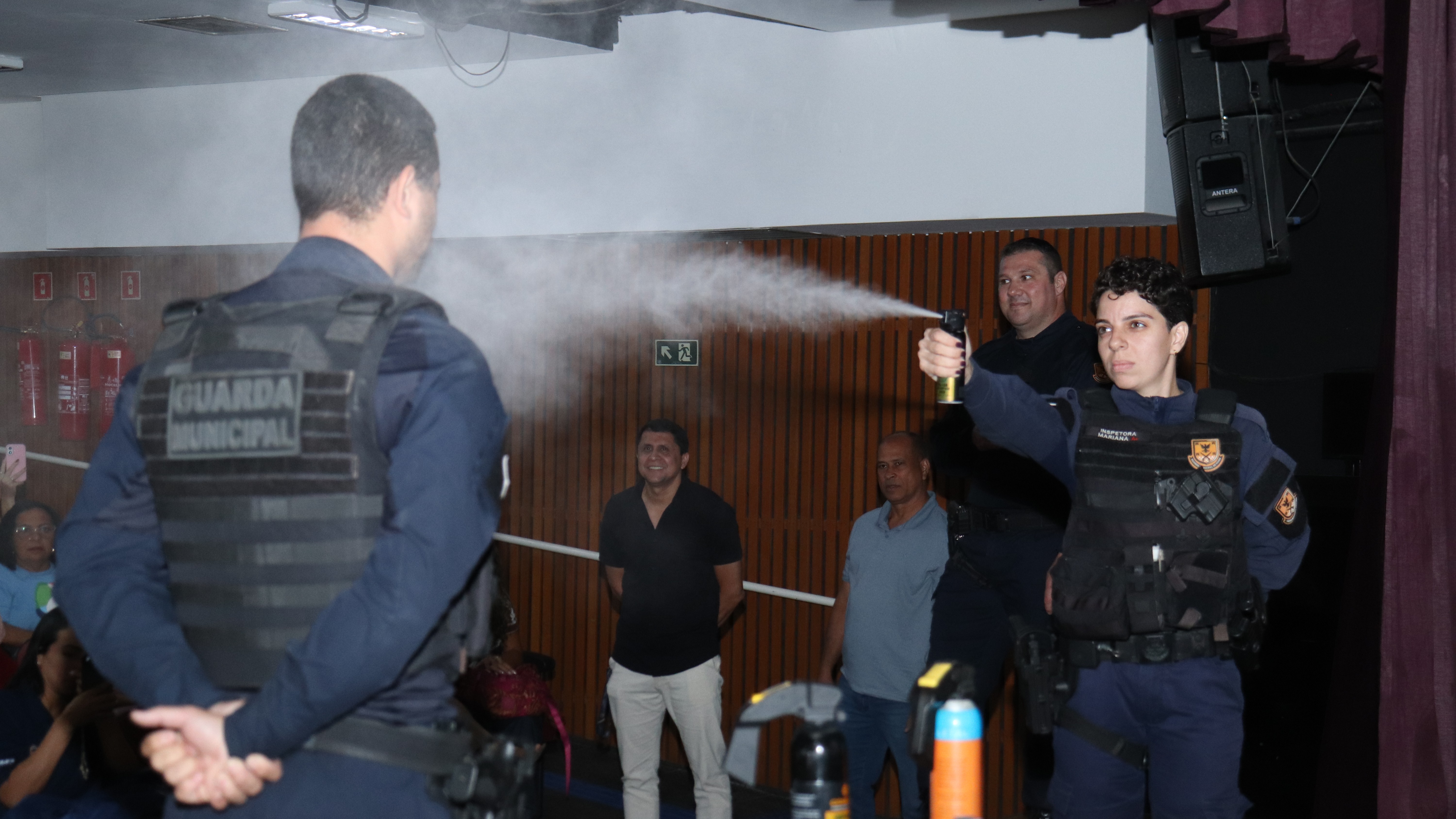 Servidoras de Viana recebem capacitação sobre uso correto do spray de defesa pessoal após nova legislação federal