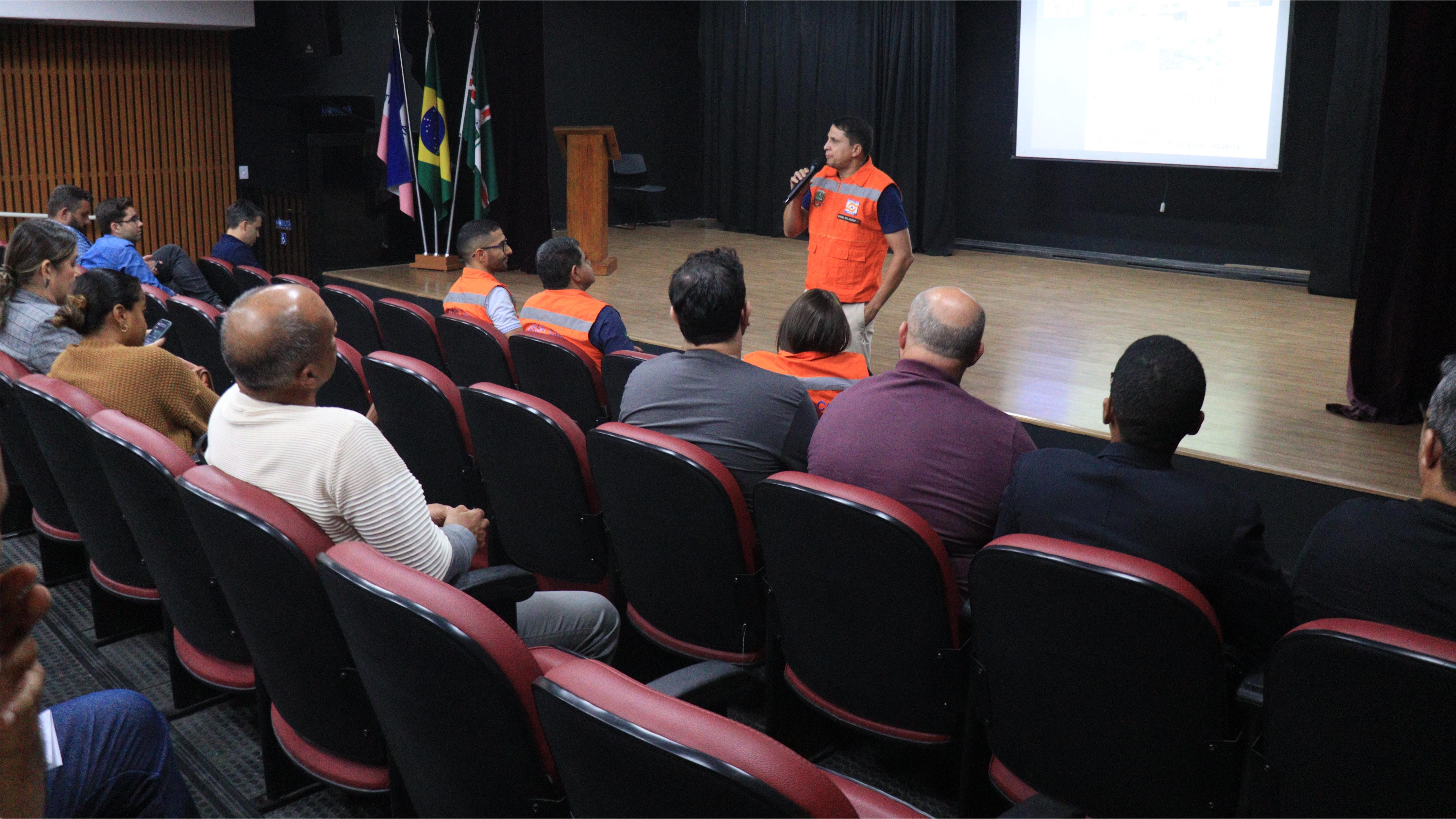 Viana apresenta plano de contingência para prevenção de desastres ambientais em audiência pública