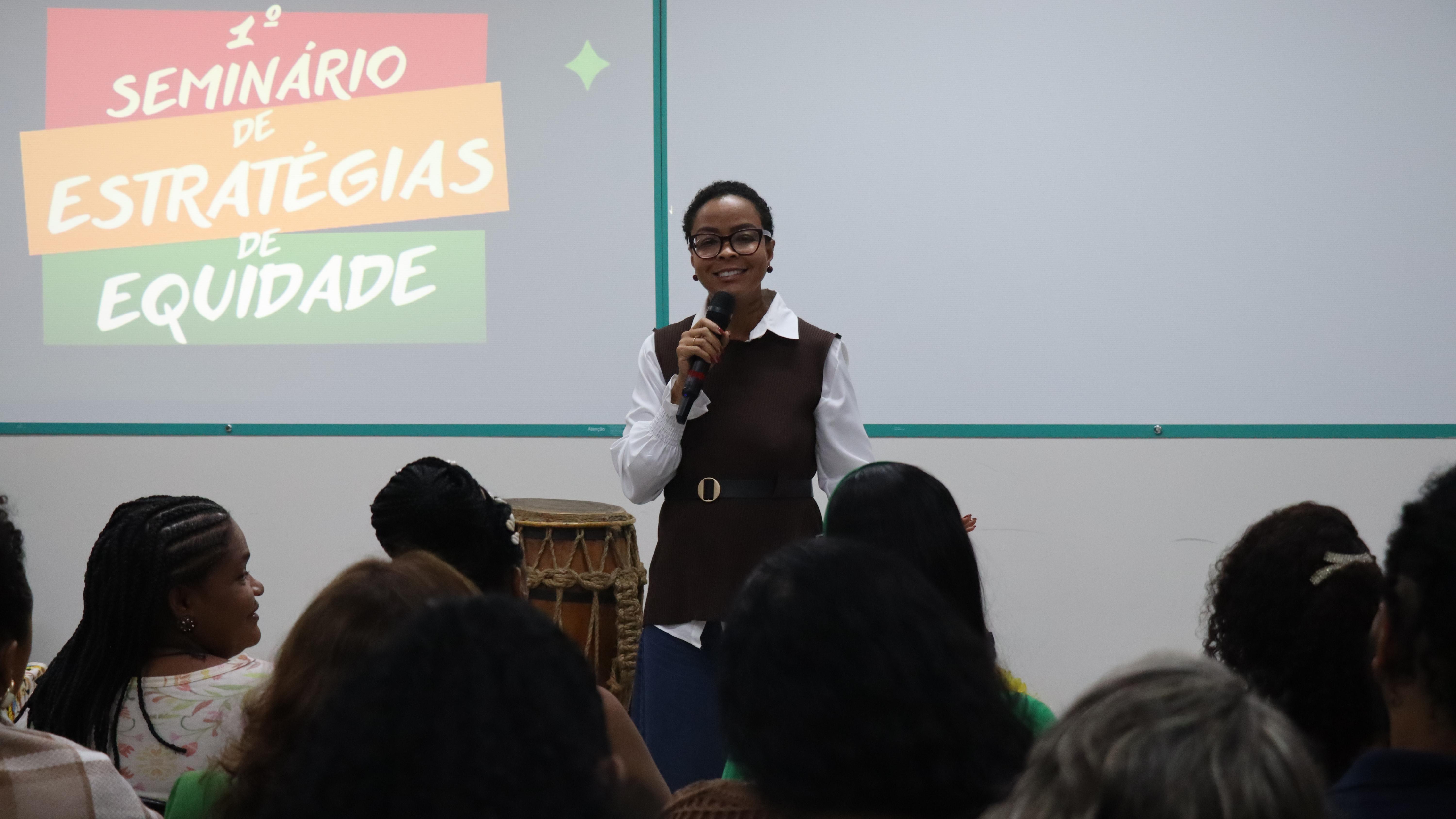 Viana reúne educadores em seminário inédito para discutir estratégias de equidade na educação