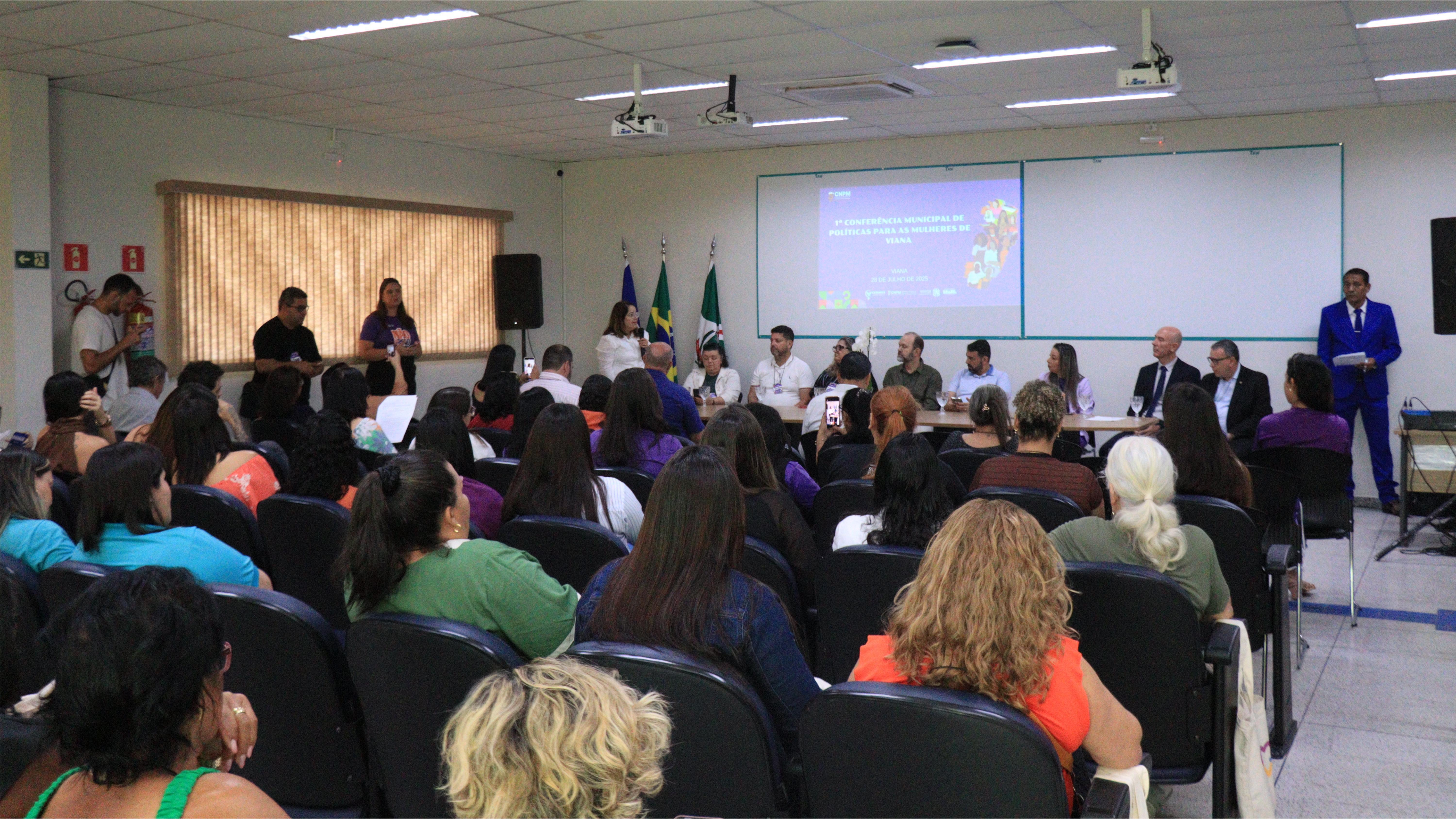 Conferência Municipal debate políticas públicas para mulheres em Viana