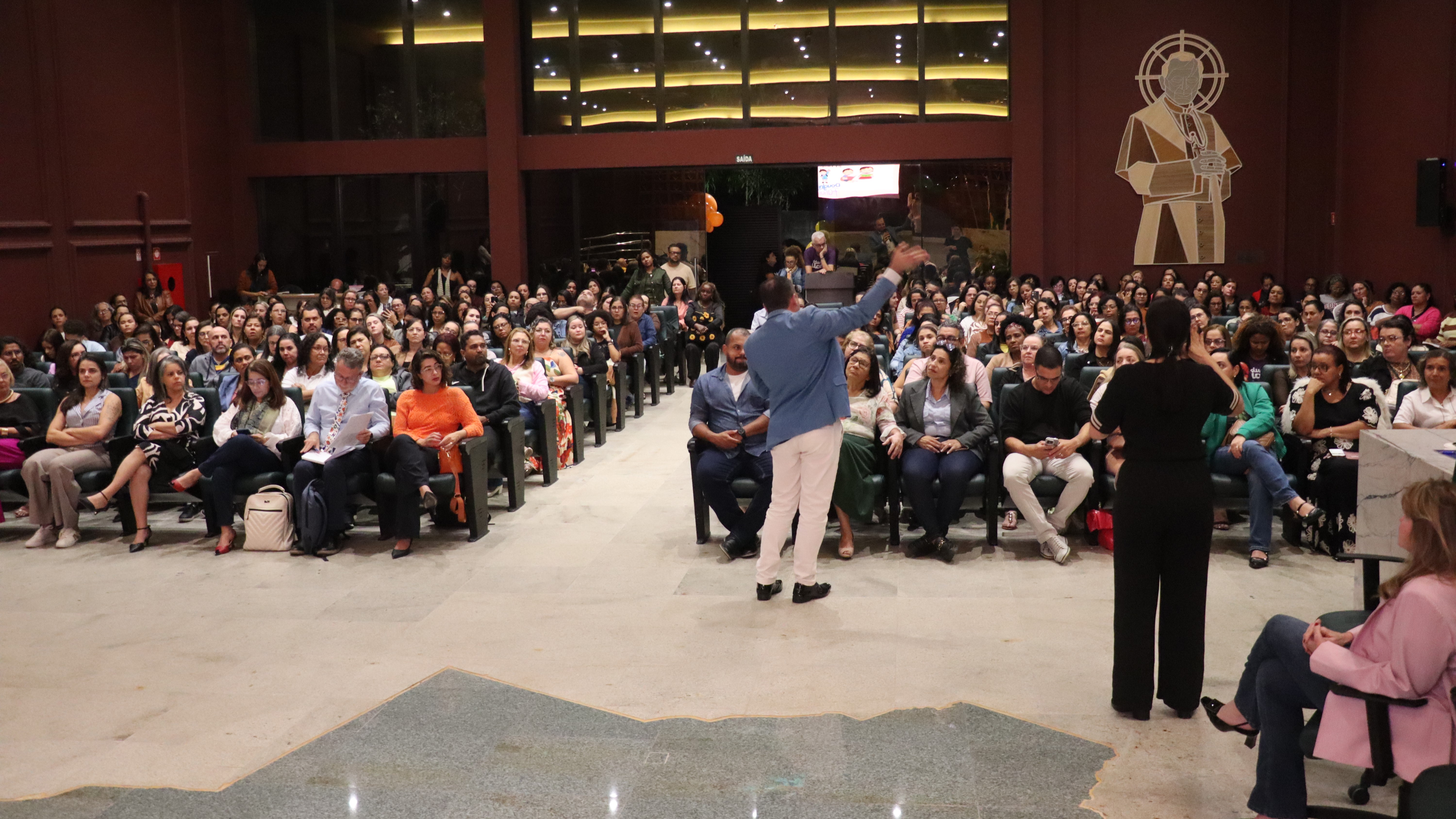 Educa+ Viana promove Seminário de Alfabetização com especialista nacional