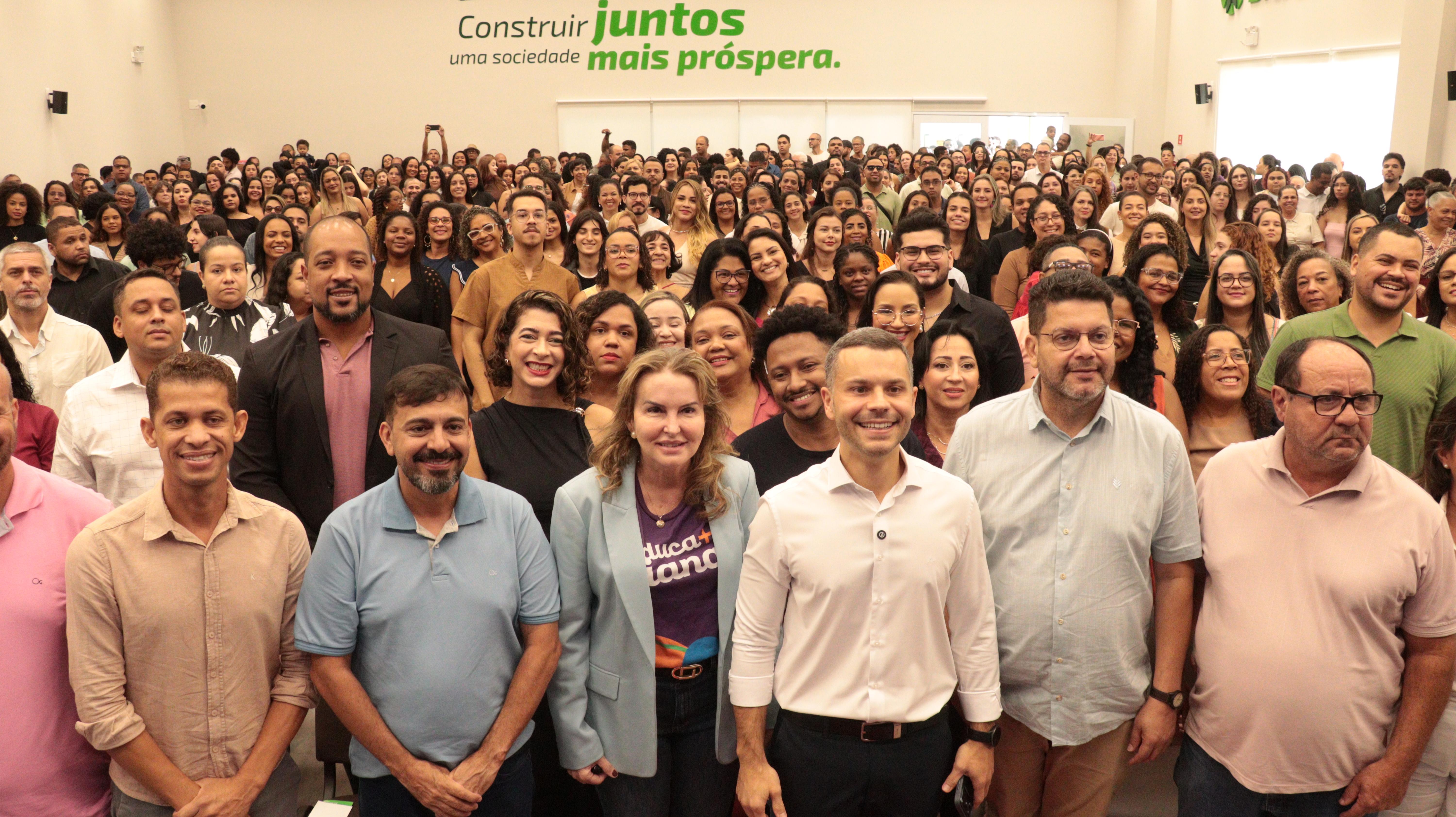 Mais de 240 novos profissionais do magistério e assistentes da educação básica reforçam a Rede Ensino de Viana