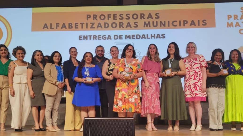 Viana é destaque no Seminário Estadual do PAES com homenagens e práticas de sucesso