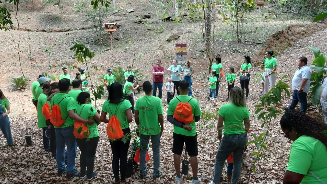 Viana realiza plantio de mudas e fortalece recuperação ambiental na área da Alinutre