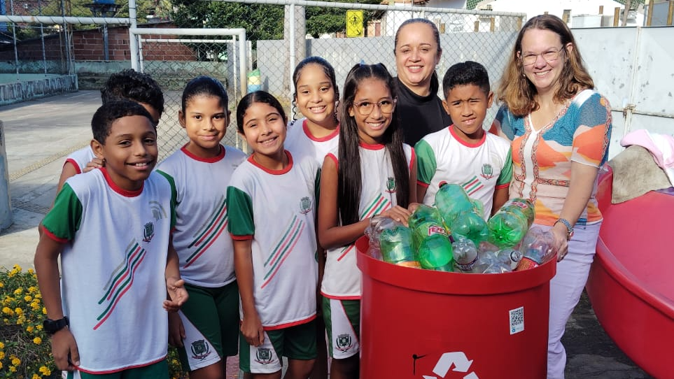 Educação e Sustentabilidade: Ação em escolas de Viana recolhe mais de 15 quilos de plásticos