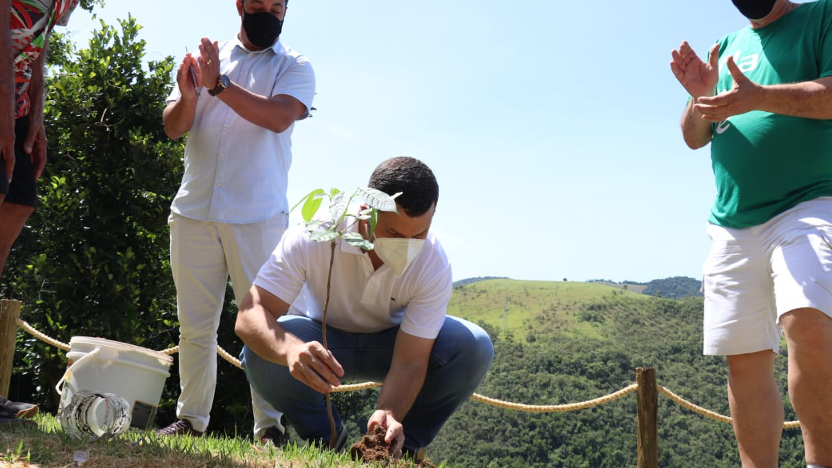 Prefeitura firma acordo ambiental para manutenção do Mirante da Biquinha