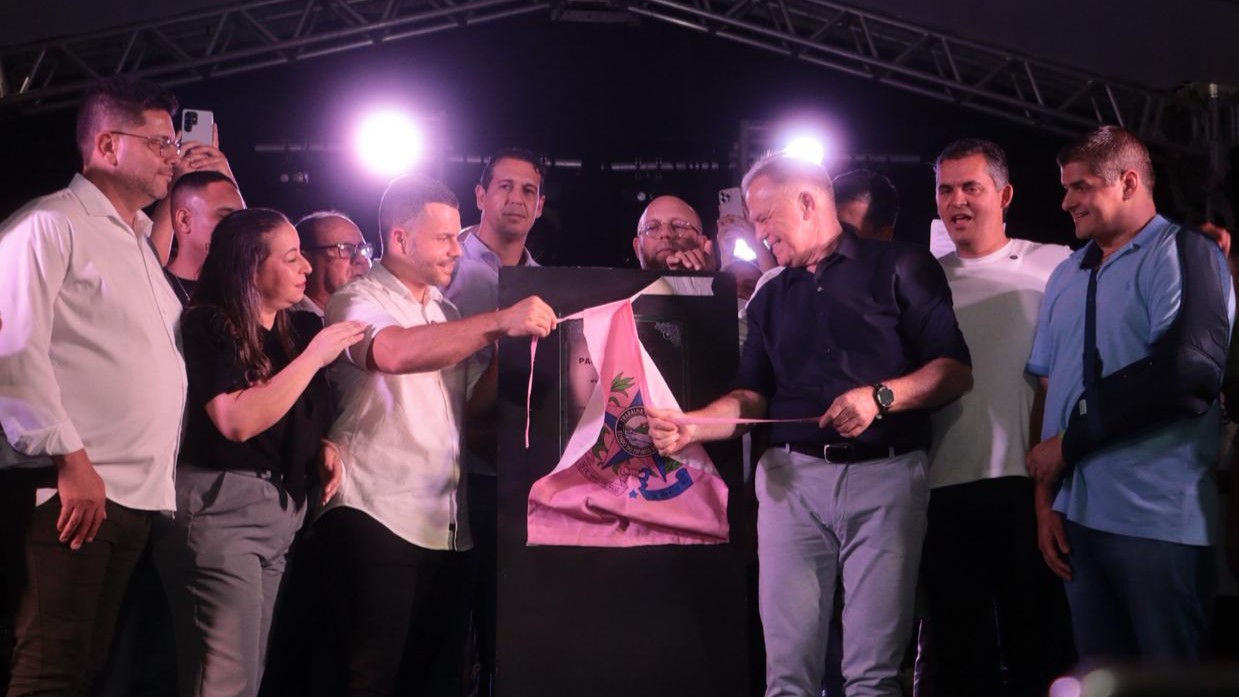 Viana inaugura maior praça da cidade e anuncia pacote histórico de obras