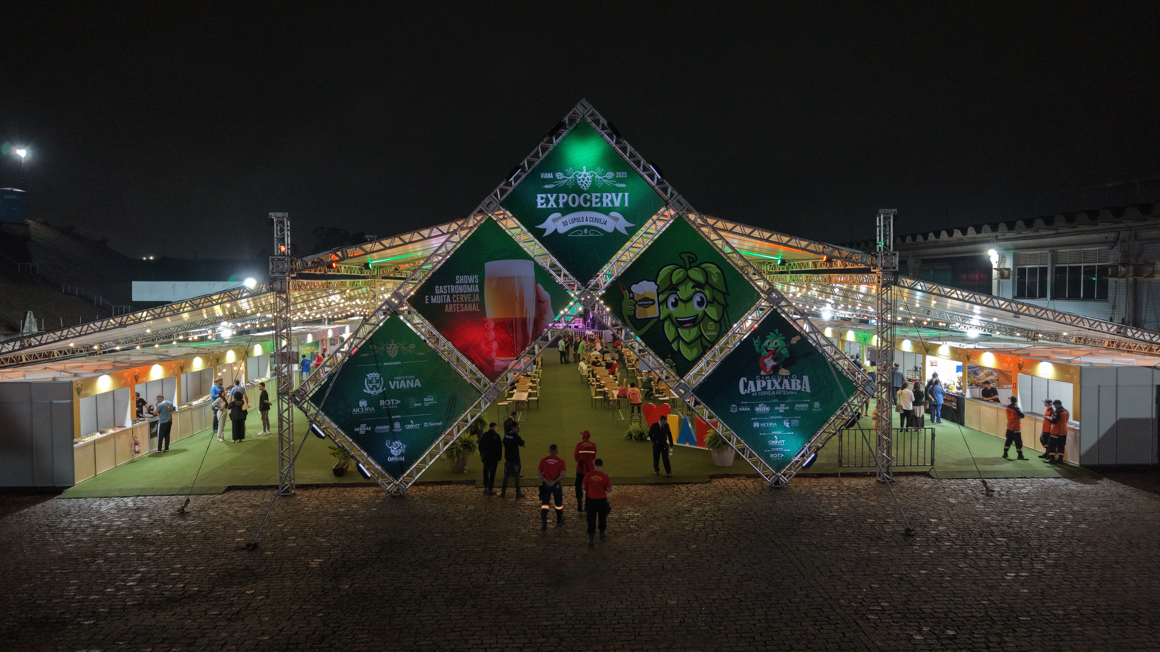 3ª EXPOCERVI: A maior festa da cerveja artesanal do Estado reúne 2 mil pessoas na primeira noite