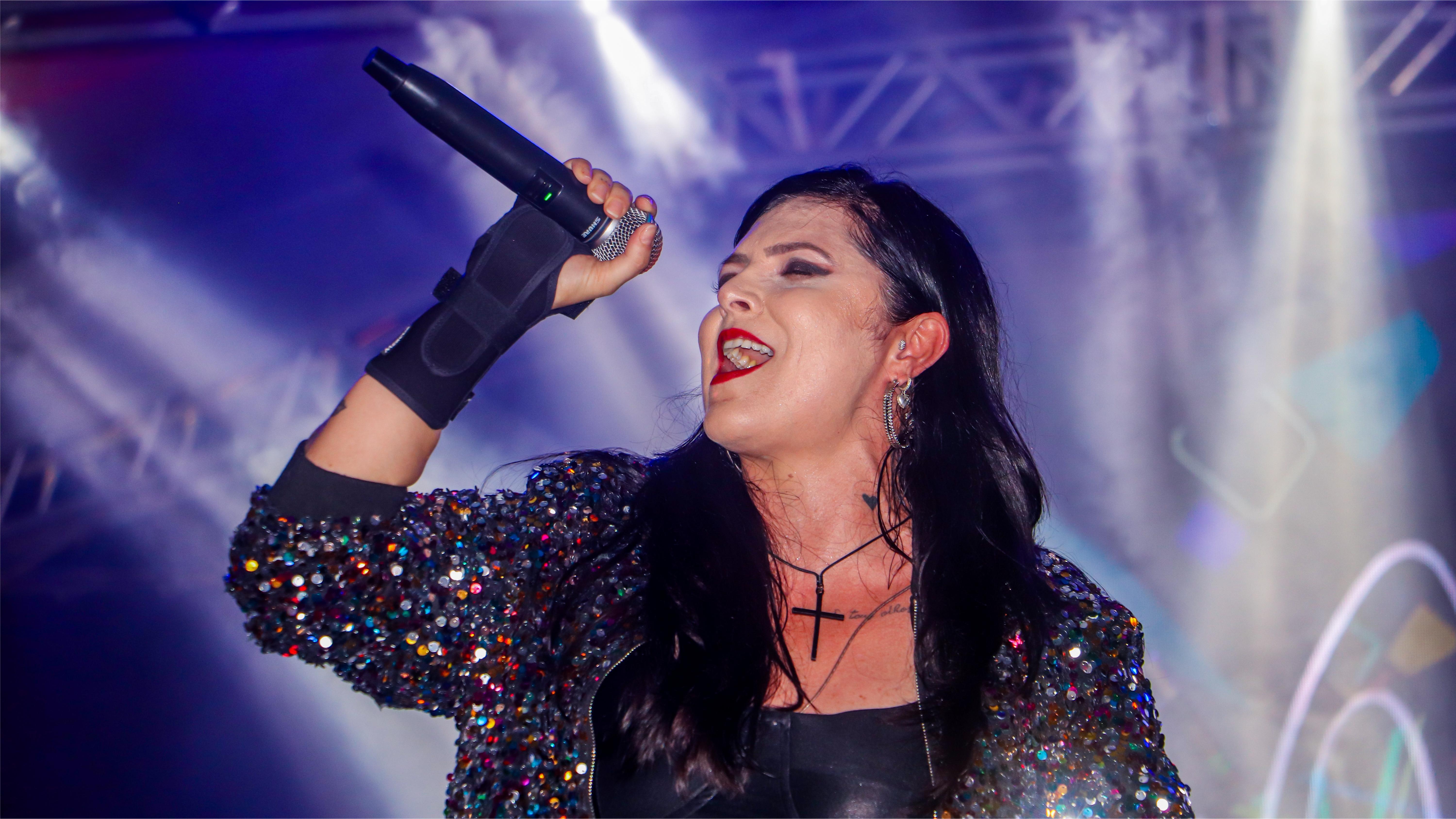 EXPOCERVI: segunda noite da festa atrai mais de 4 mil pessoas com rock, tradição e muita cerveja artesanal