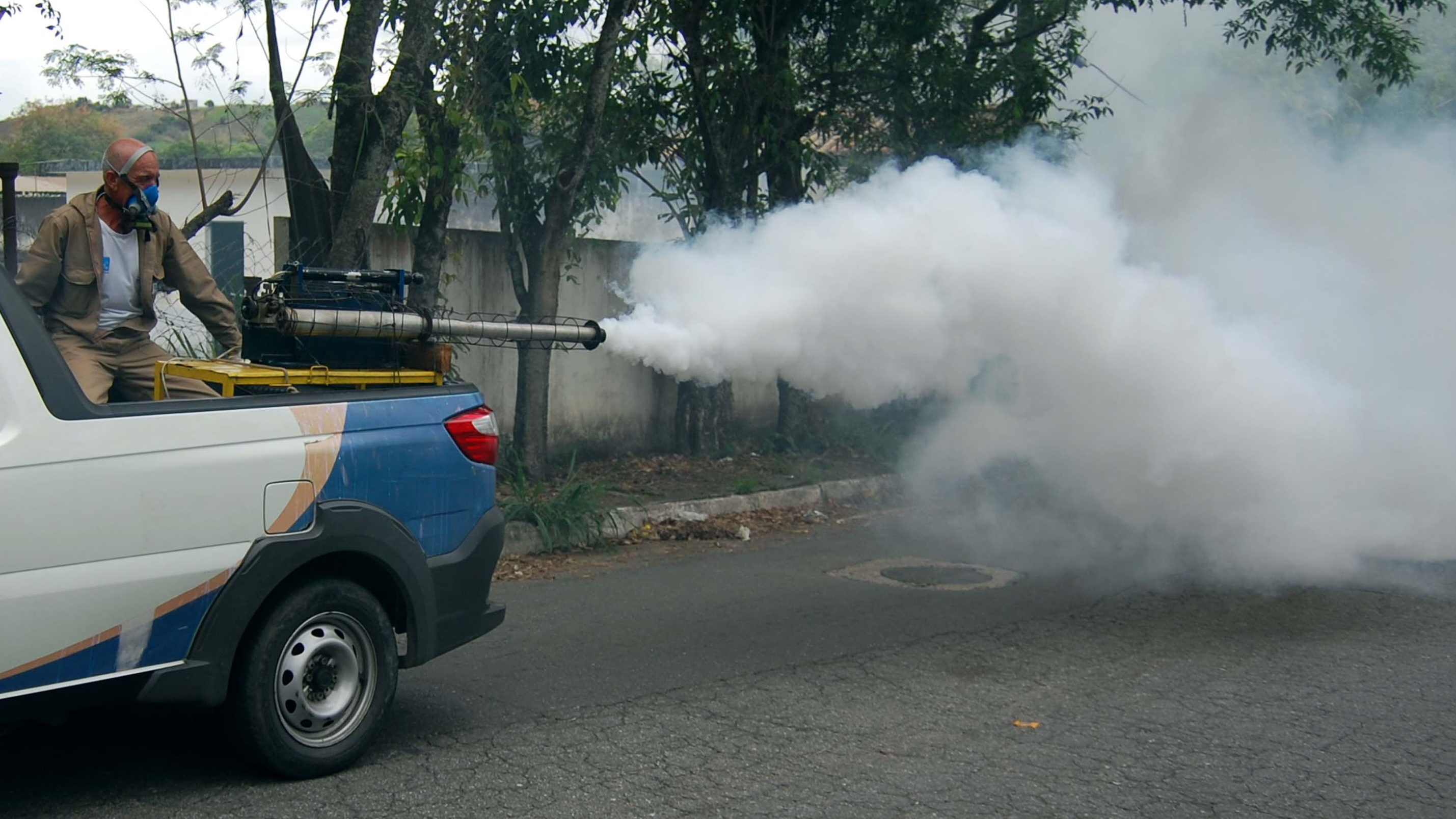 Prefeitura intensifica o combate aos mosquitos em Viana