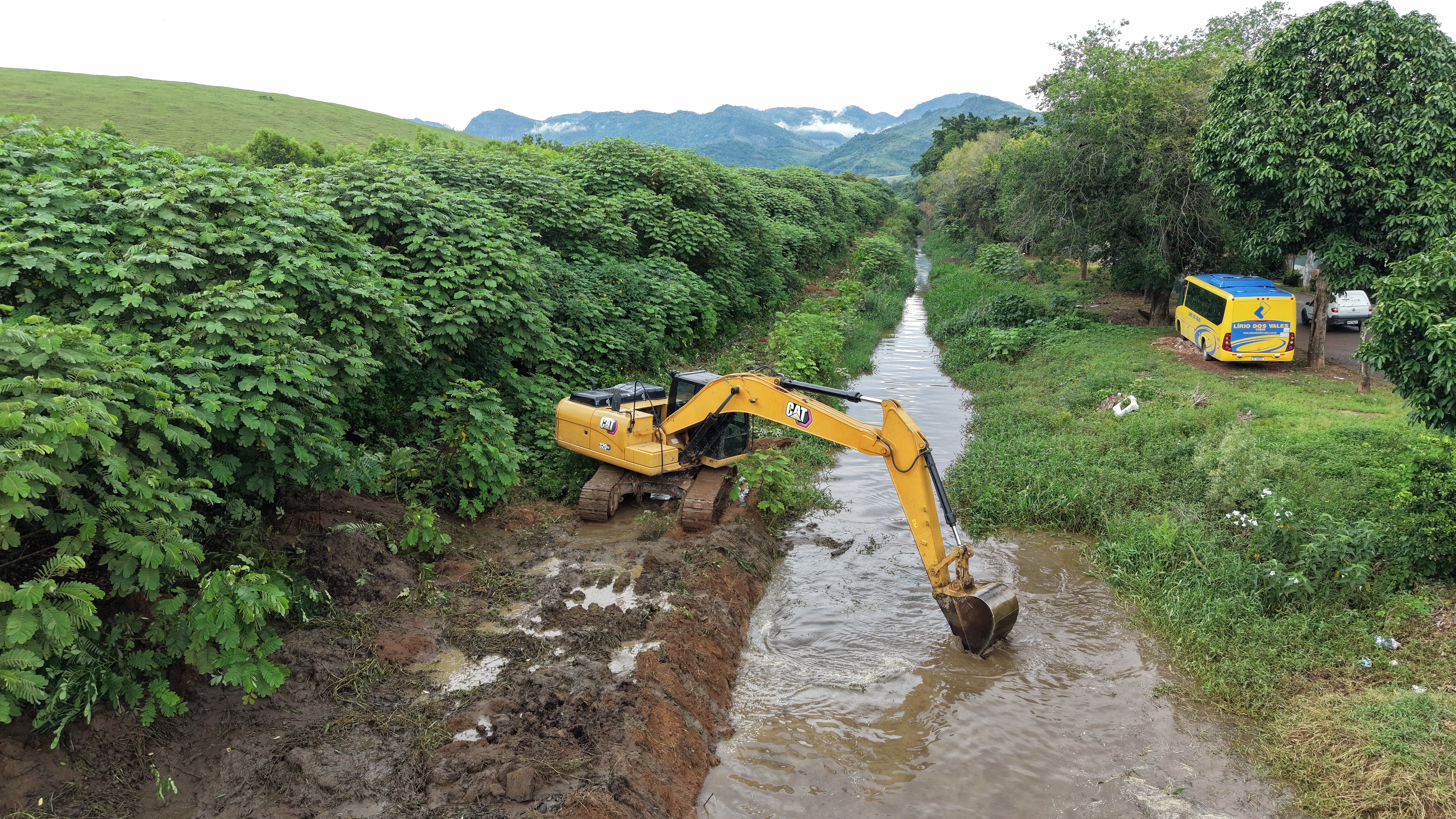 Viana intensifica limpeza de rios e córregos e reforça ações de prevenção na cidade