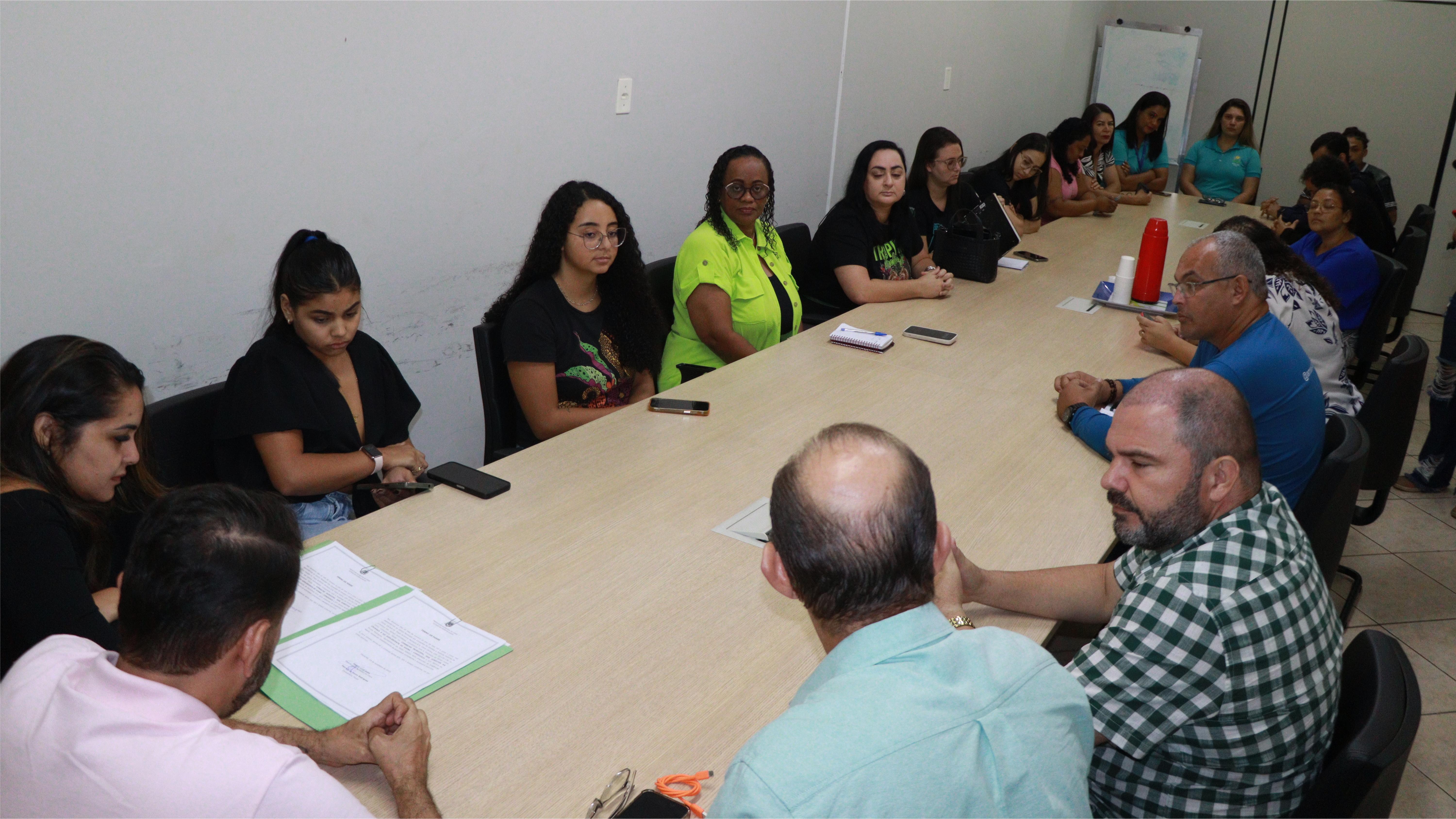 Novos membros tomam posse no Conselho Municipal de Direitos da Criança e do Adolescente em Viana