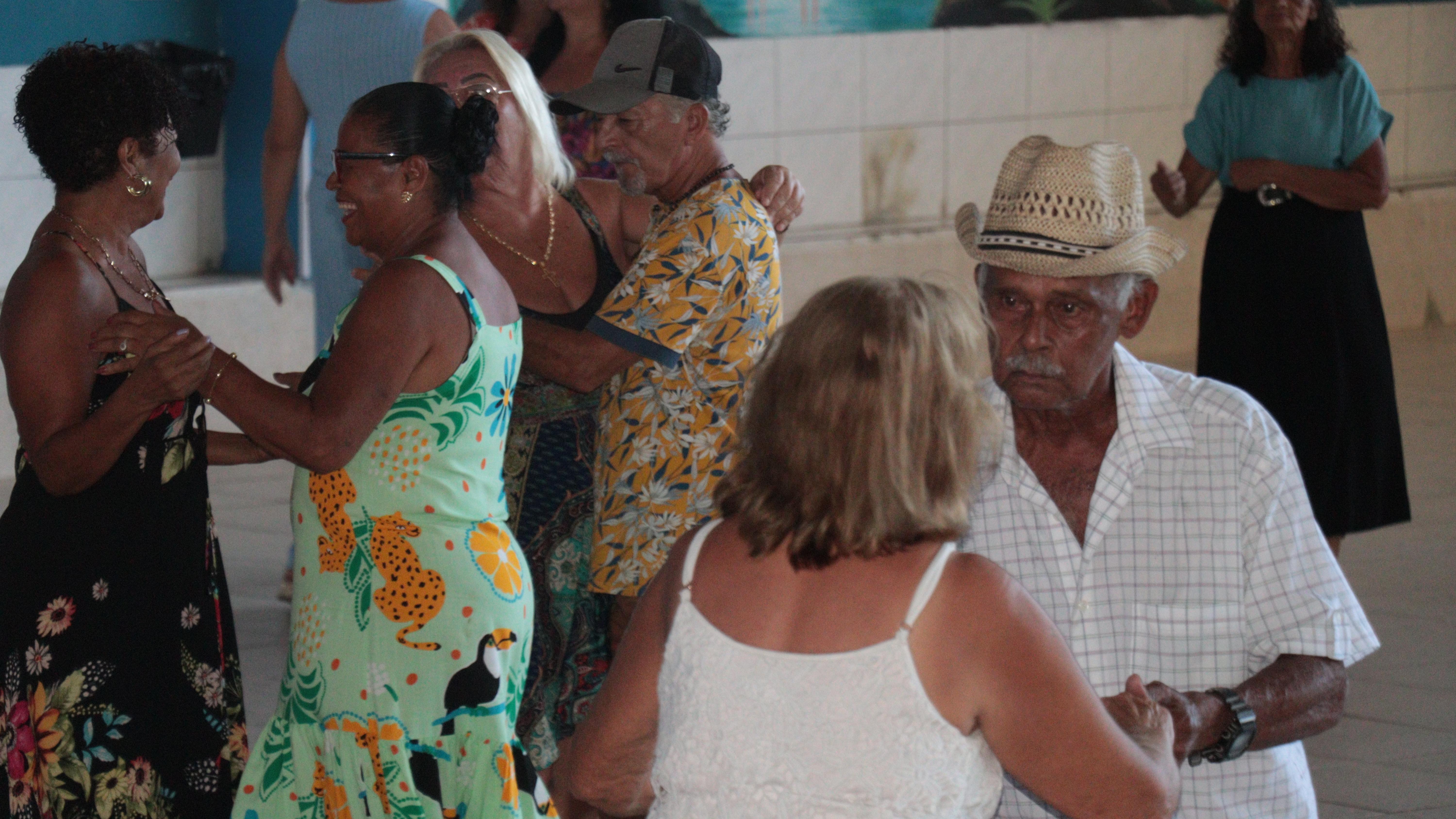 Baile “Folhas ao Vento” celebra alegria na melhor idade