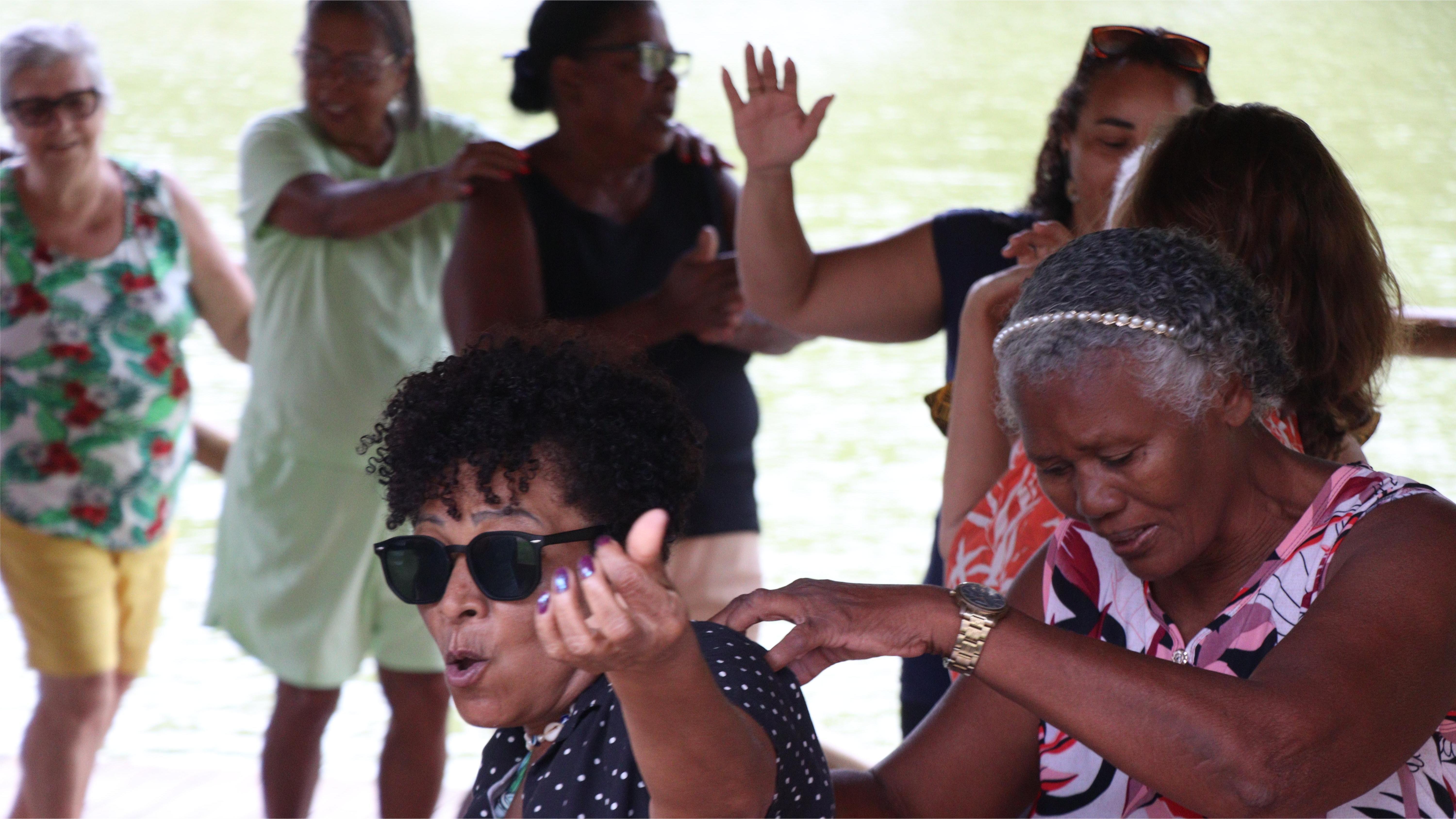 Com música, dança e sorrisos, Viana realiza primeiro passeio turístico voltado à pessoa idosa